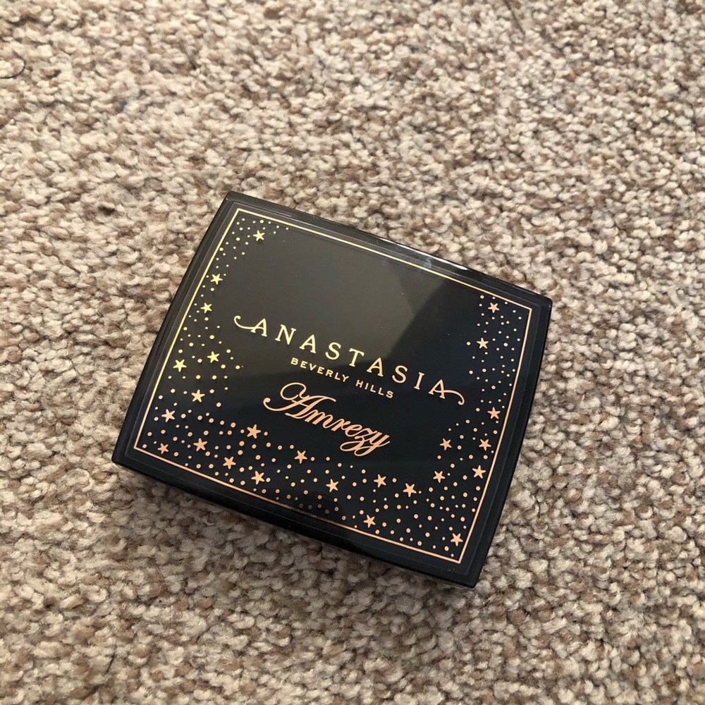 Anastasia x Amrezy Highlighter